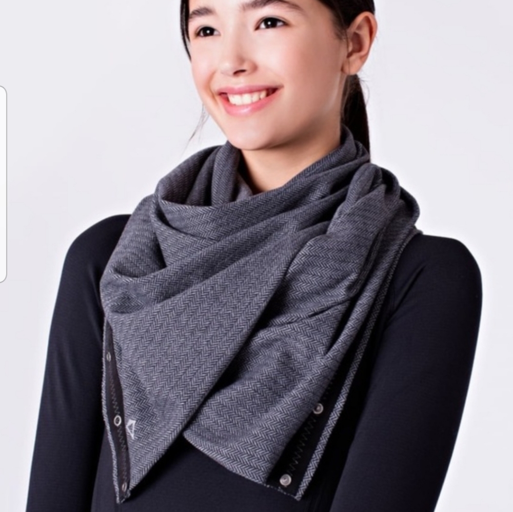 Ivivva village chill scarf